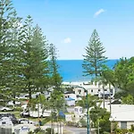 2 Bed Ocean View Apt, Parking, Wifi! 250M To Beach